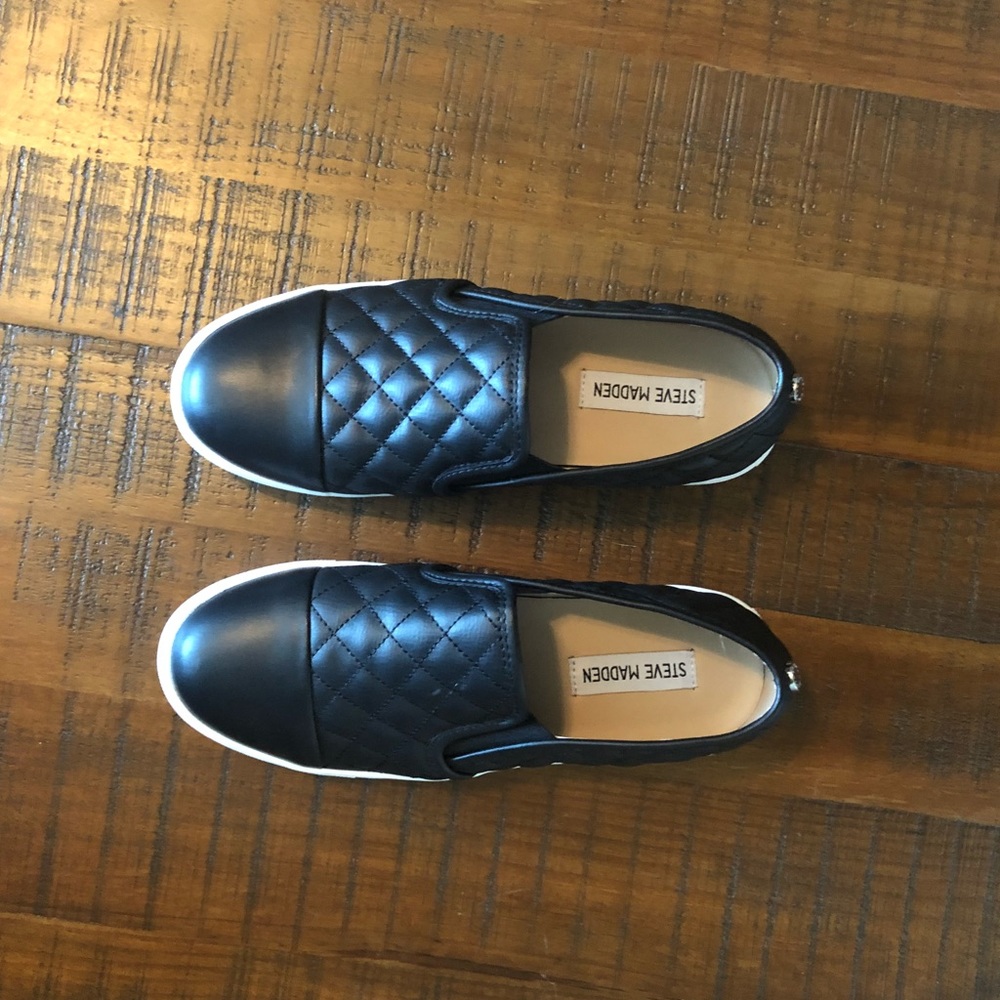 Black Steve Madden slip on shoes